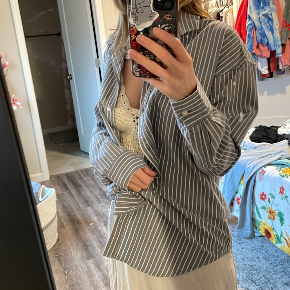 Button down - Picture 2 of 3